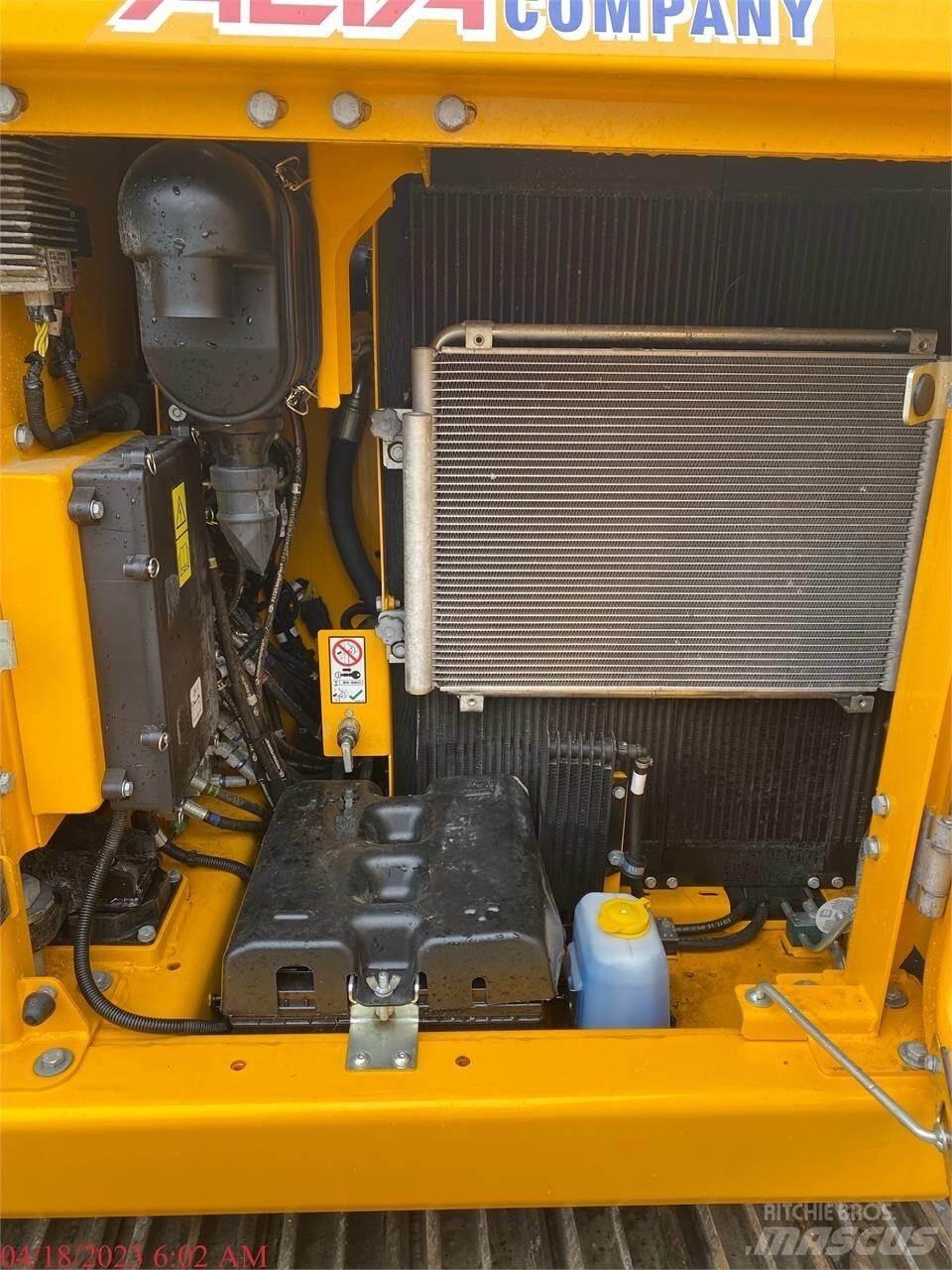JCB 131X LC حفارات زحافة