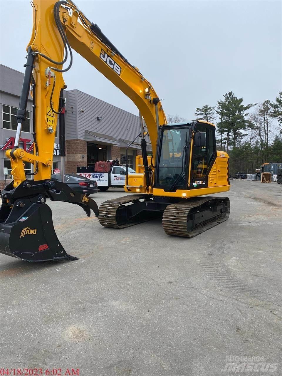 JCB 131X LC حفارات زحافة