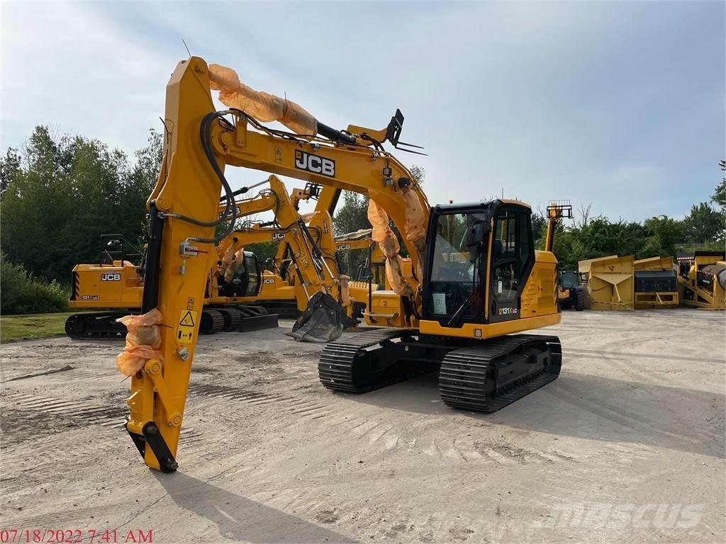 JCB 131X LC حفارات زحافة