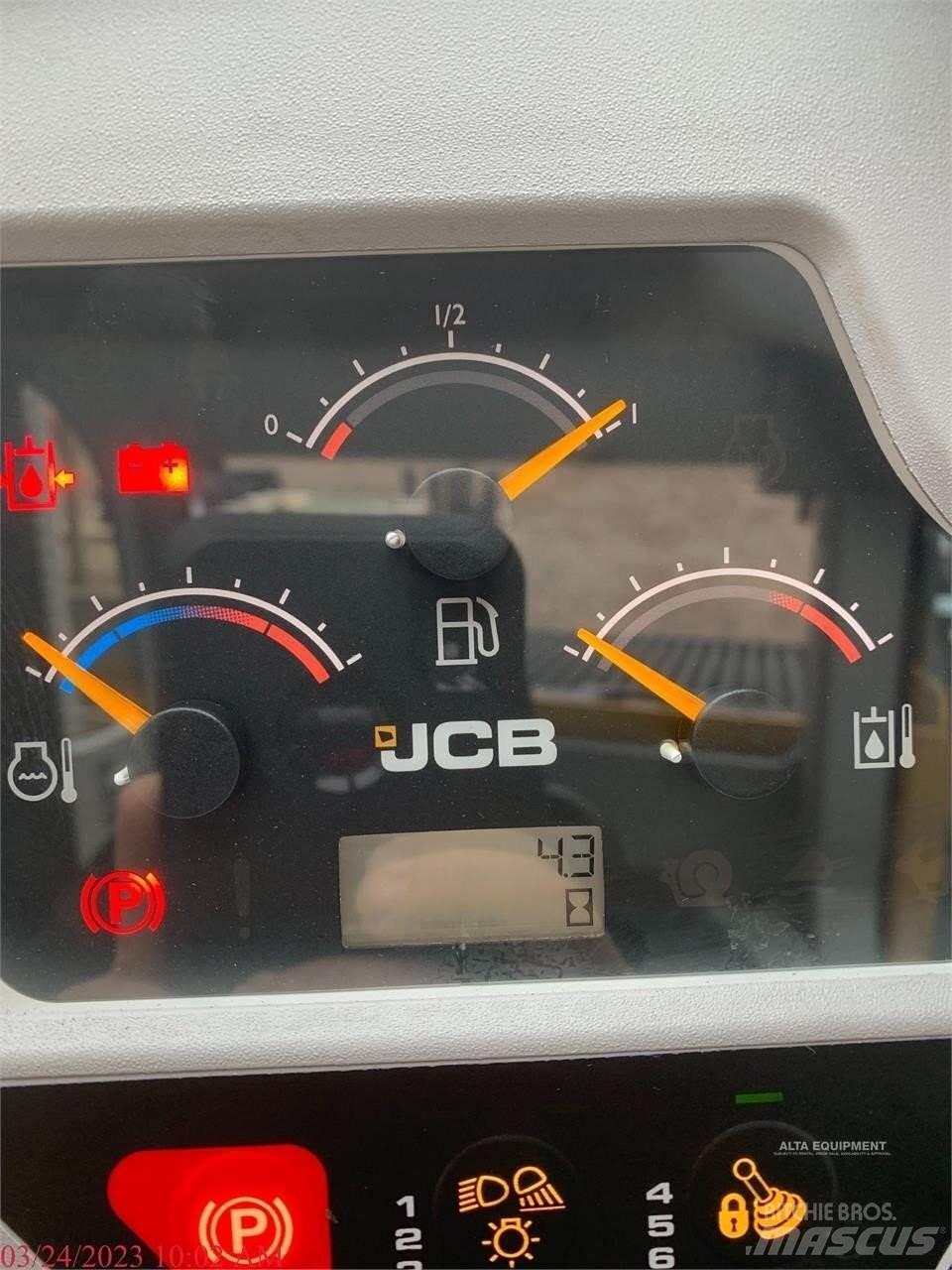 JCB 3TS-8T لوادر انزلاقية التوجيه