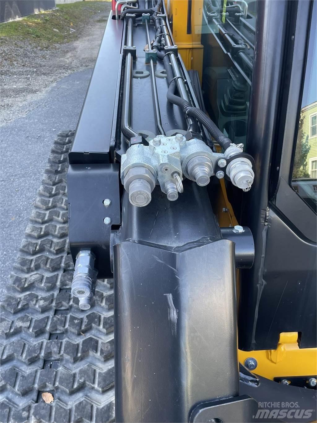 JCB 3TS-8T لوادر انزلاقية التوجيه