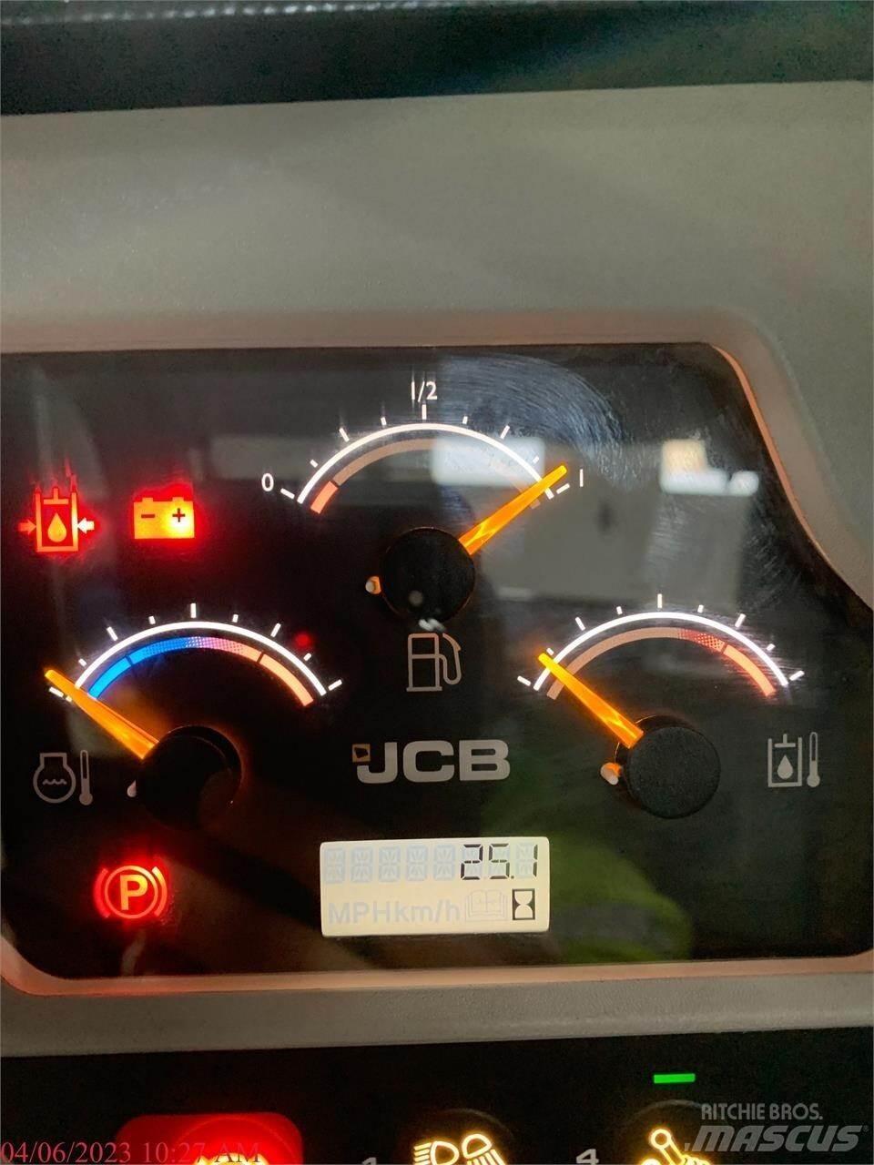 JCB 3TS-8W لوادر انزلاقية التوجيه
