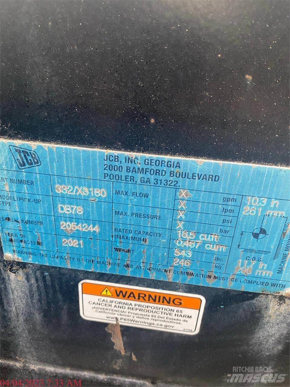 JCB 3TS-8W لوادر انزلاقية التوجيه