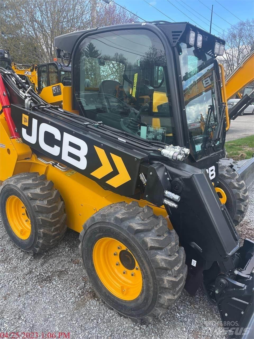 JCB 3TS-8W لوادر انزلاقية التوجيه