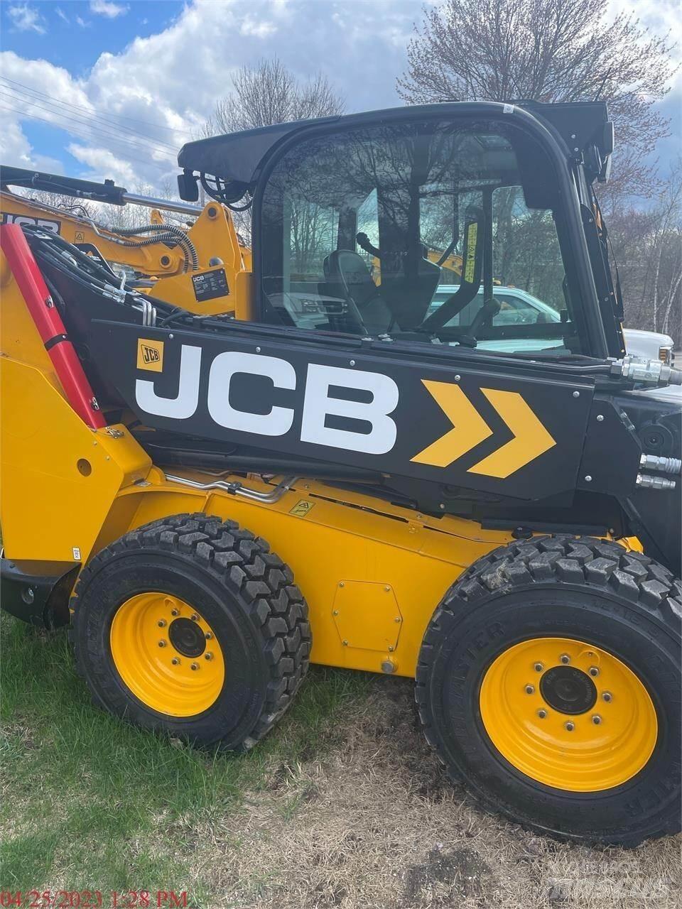 JCB 3TS-8W لوادر انزلاقية التوجيه