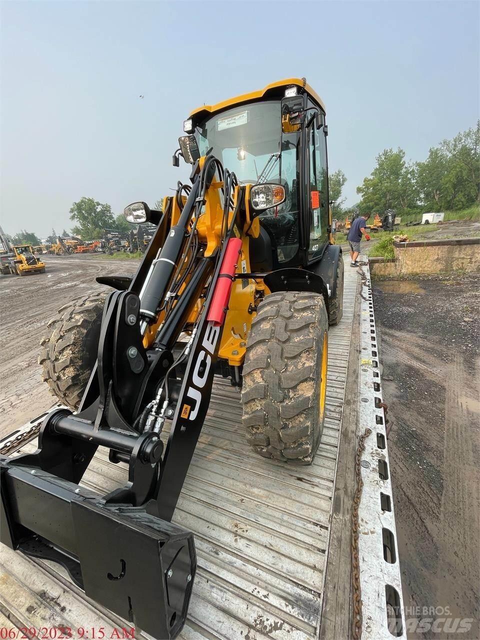 JCB 407 لوادر بعجل