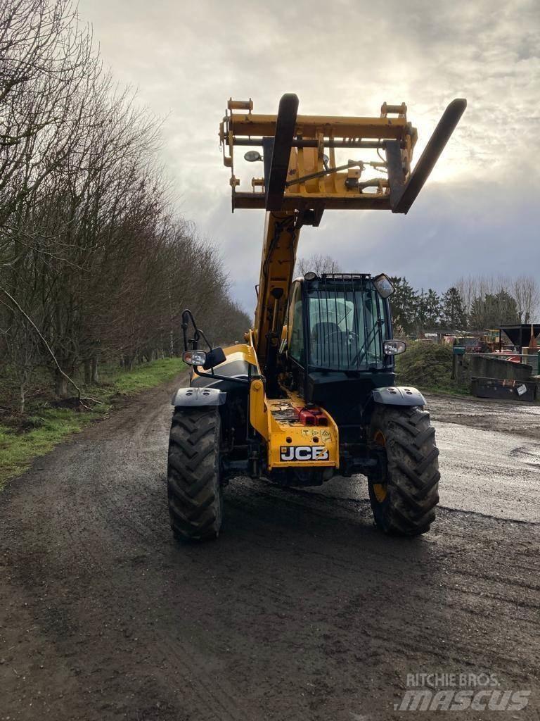JCB 535-95 مناولات متداخلة