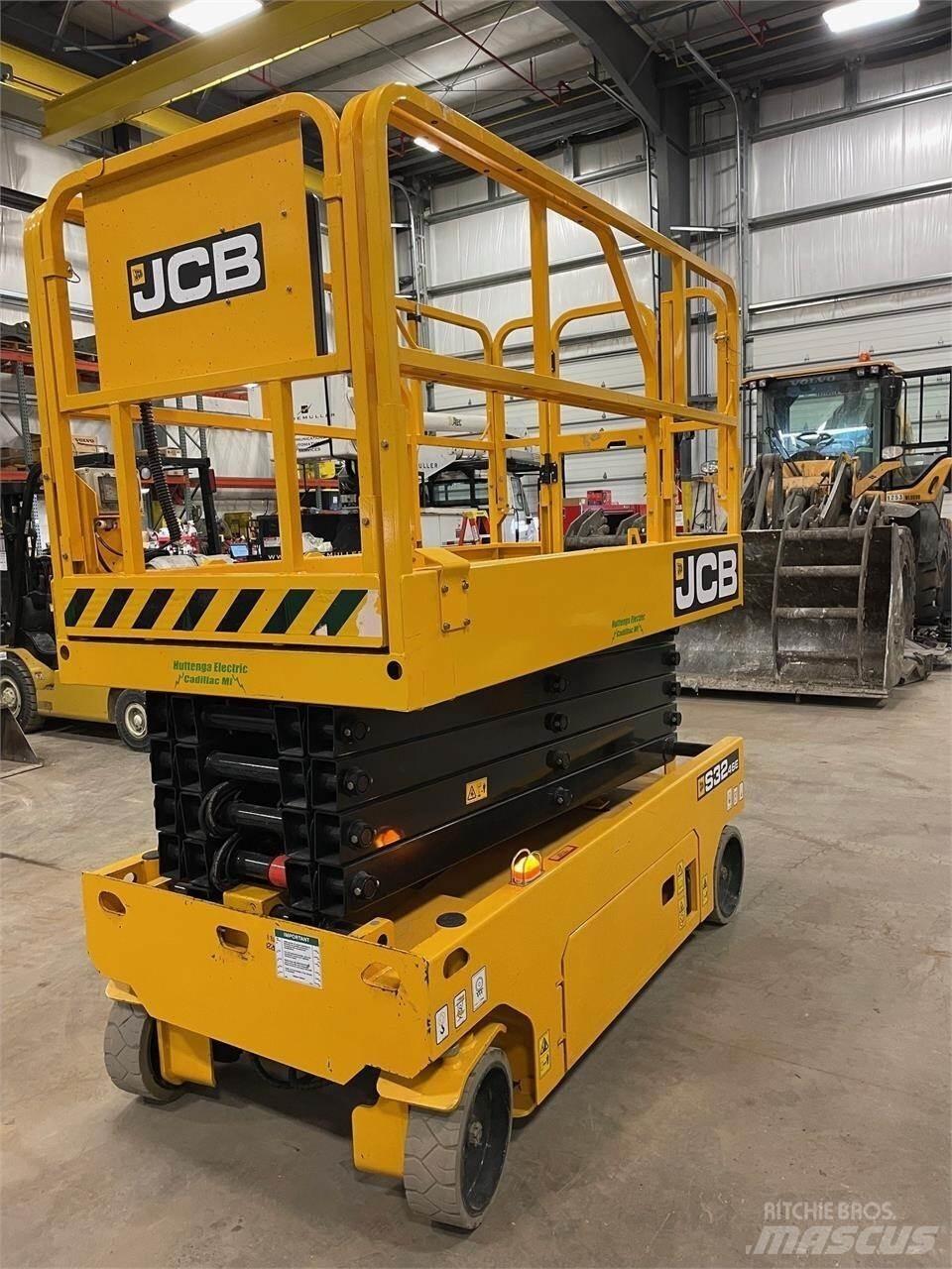 JCB S3246E رافعات مقصية الشكل