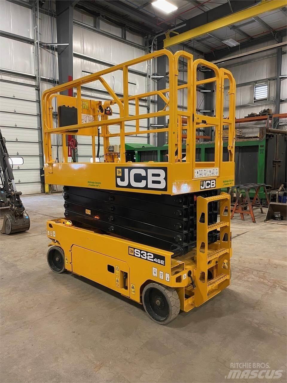 JCB S3246E رافعات مقصية الشكل