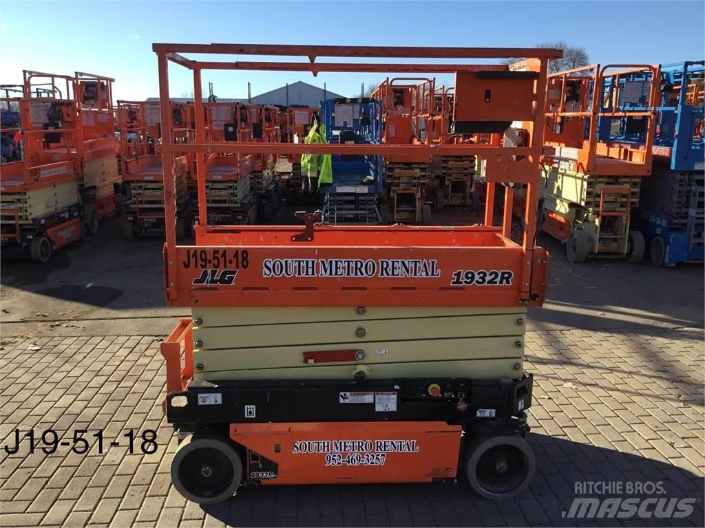 JLG 1932R رافعات مقصية الشكل