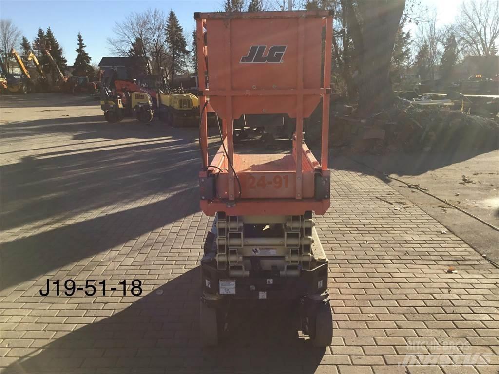 JLG 1932R رافعات مقصية الشكل