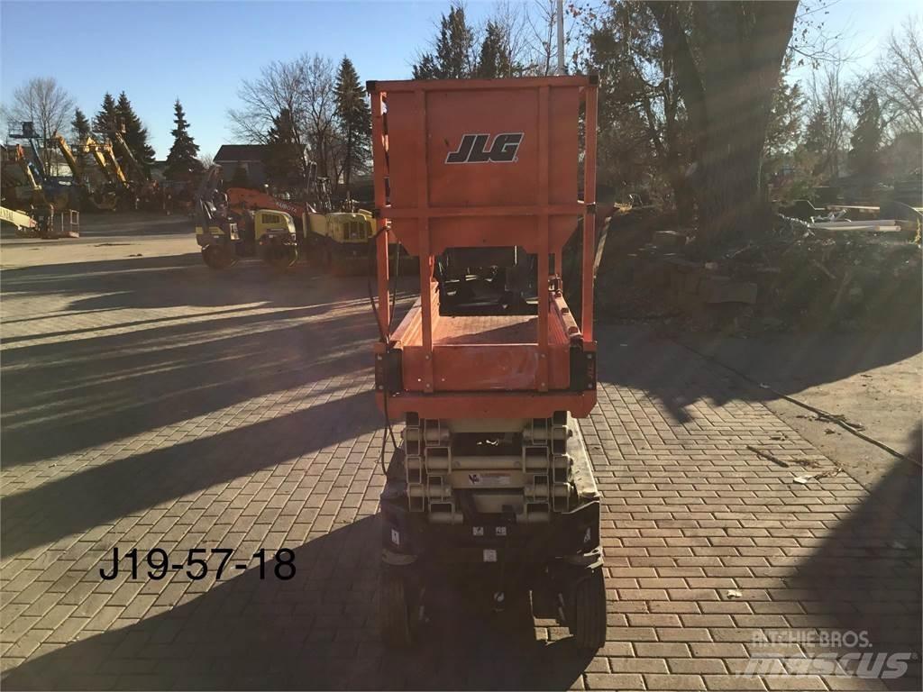 JLG 1932R رافعات مقصية الشكل