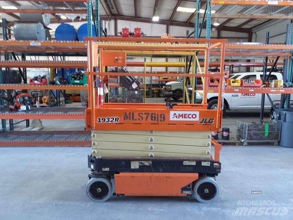 JLG 1932R رافعات مقصية الشكل