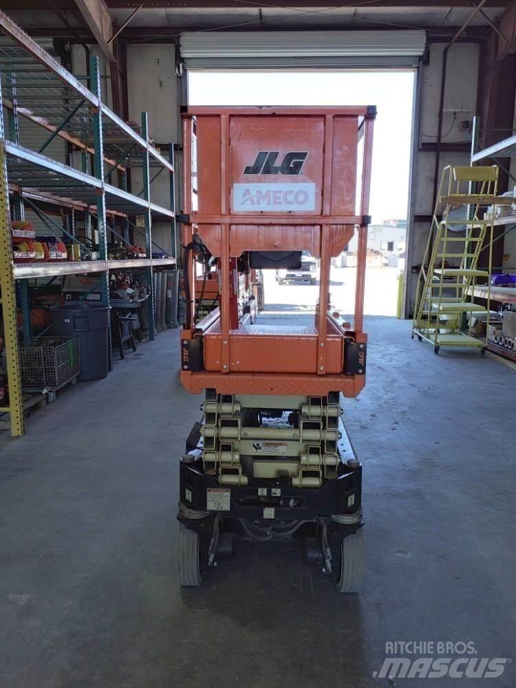 JLG 1932R رافعات مقصية الشكل