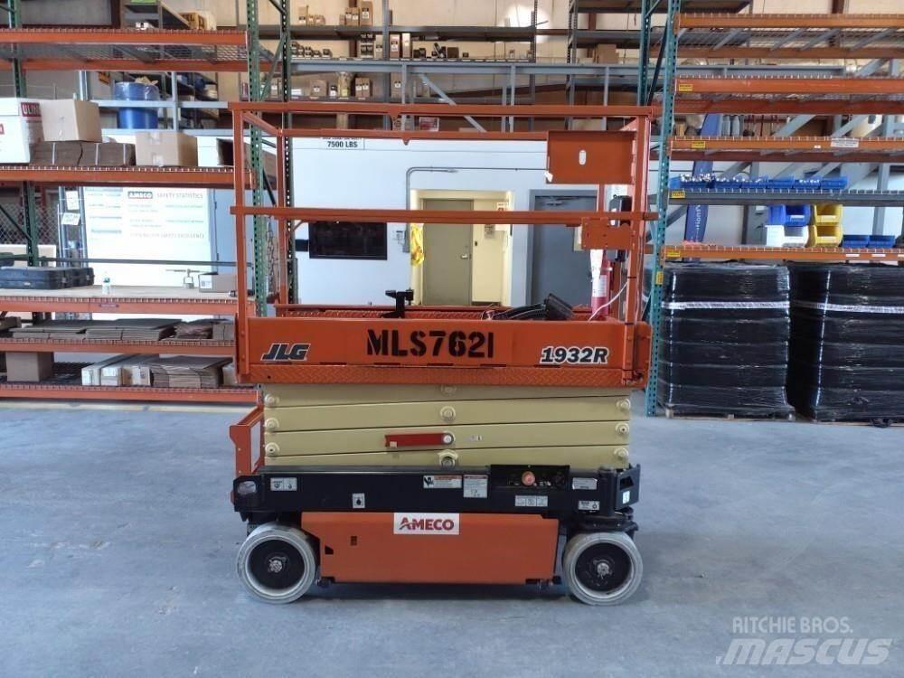 JLG 1932R رافعات مقصية الشكل