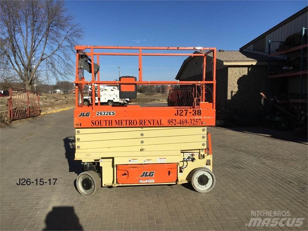 JLG 2632ES رافعات مقصية الشكل