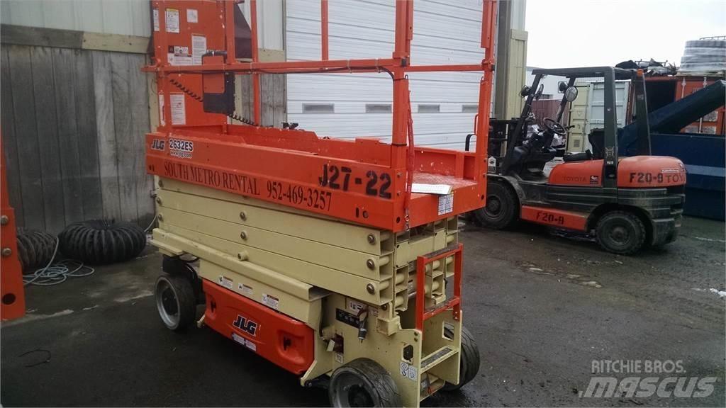 JLG 2632ES رافعات مقصية الشكل