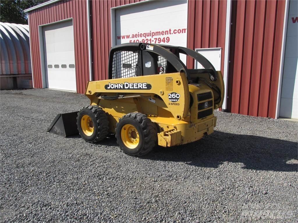 John Deere 260 II لوادر انزلاقية التوجيه