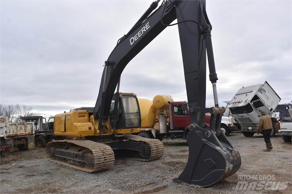 John Deere 270D LC حفارات زحافة