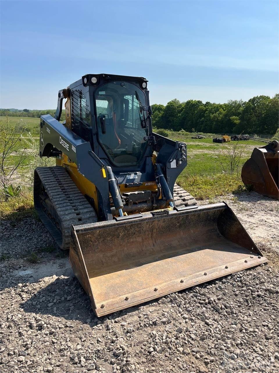 John Deere 333G لوادر انزلاقية التوجيه