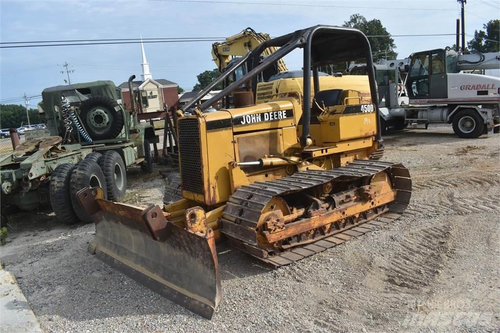 John Deere 450D LGP بلدوزرات مجنزرة