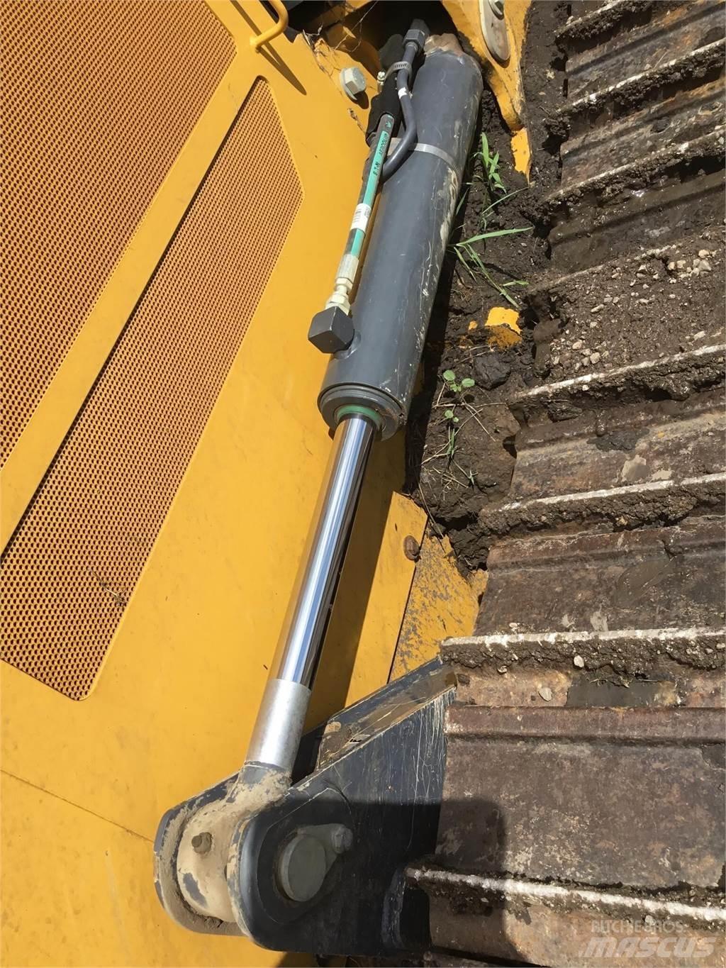 John Deere 450K بلدوزرات مجنزرة