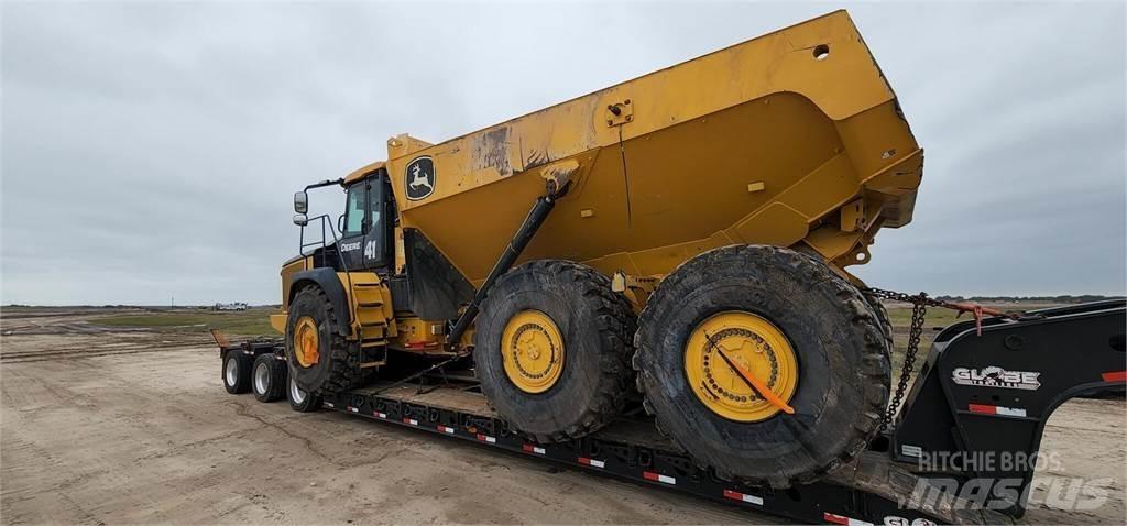 John Deere 460E صهاريج مياه