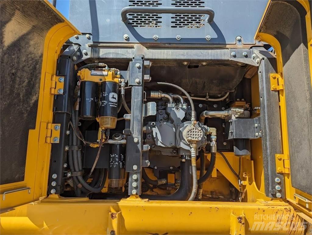 John Deere 470G LC حفارات زحافة