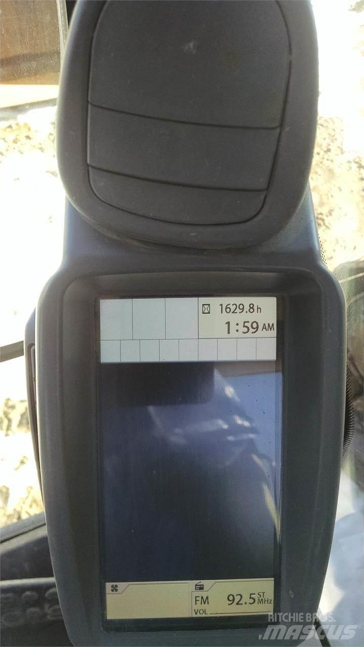John Deere 470G LC حفارات زحافة