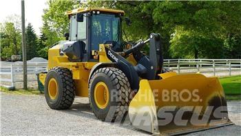 John Deere 524P لوادر بعجل