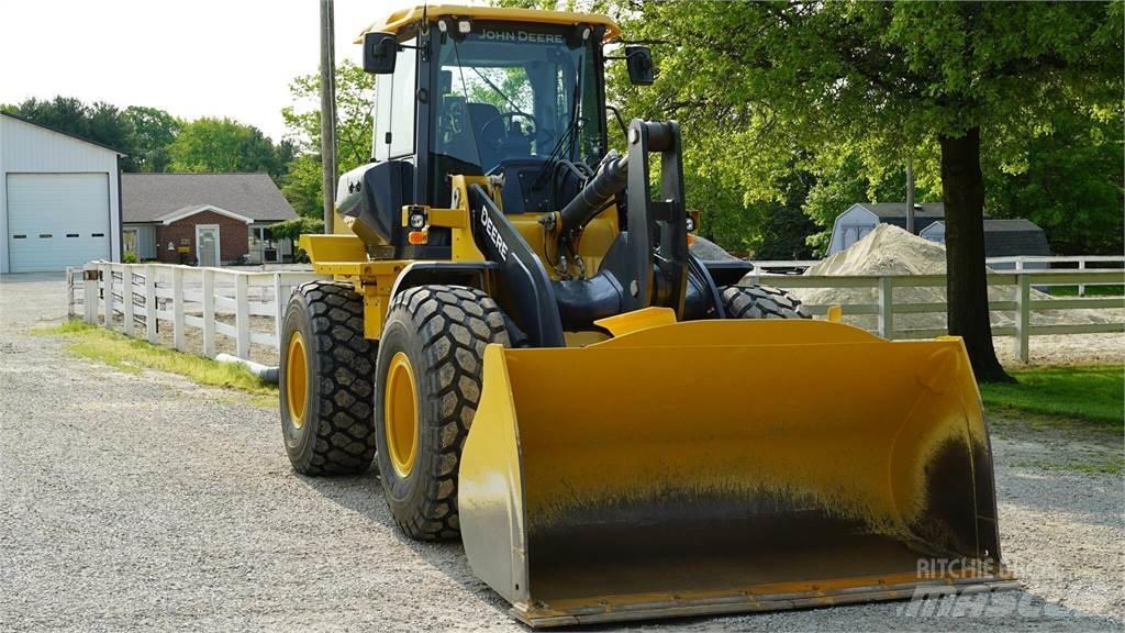 John Deere 524P لوادر بعجل