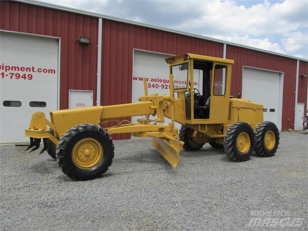 John Deere 570 معدات تمهيد الطرق