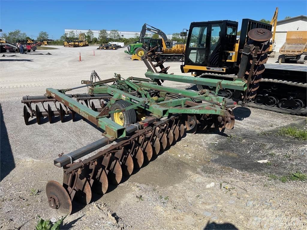 John Deere 640 زحافات ساحقة