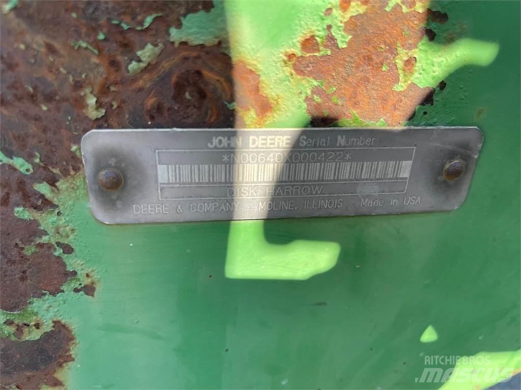 John Deere 640 زحافات ساحقة