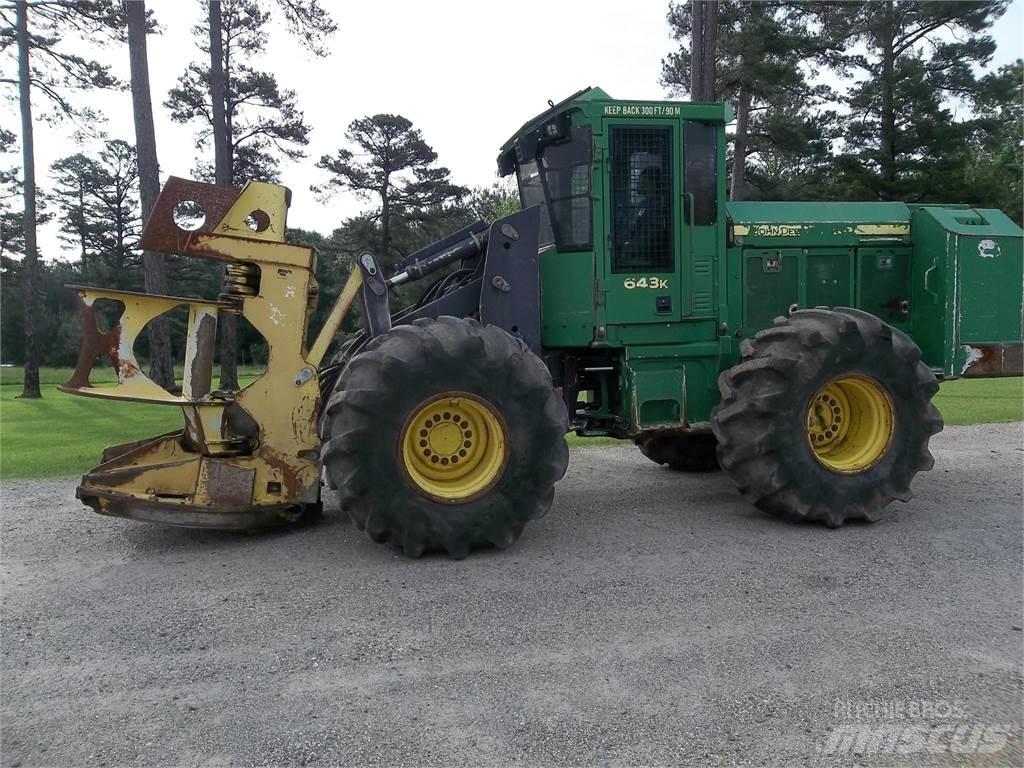 John Deere 643K قاطعات وجامعات الأشجار