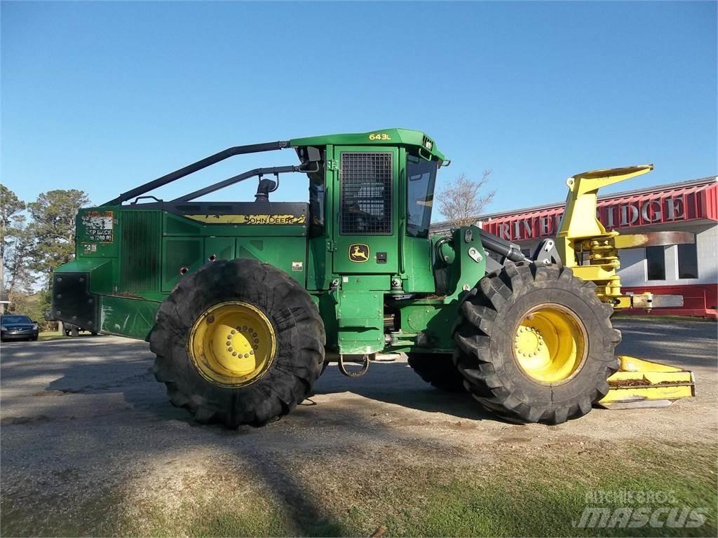 John Deere 643L قاطعات وجامعات الأشجار