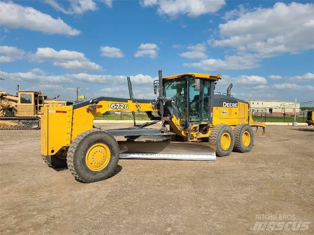 John Deere 672G معدات تمهيد الطرق