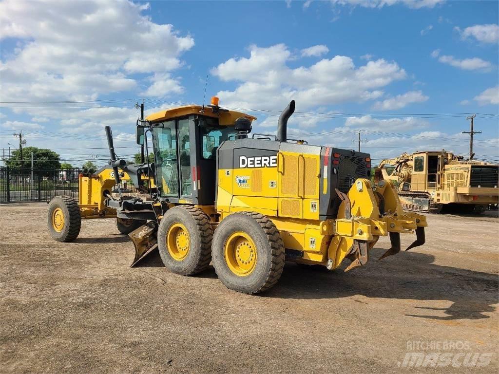 John Deere 672G معدات تمهيد الطرق
