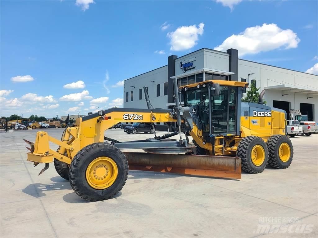 John Deere 672G معدات تمهيد الطرق