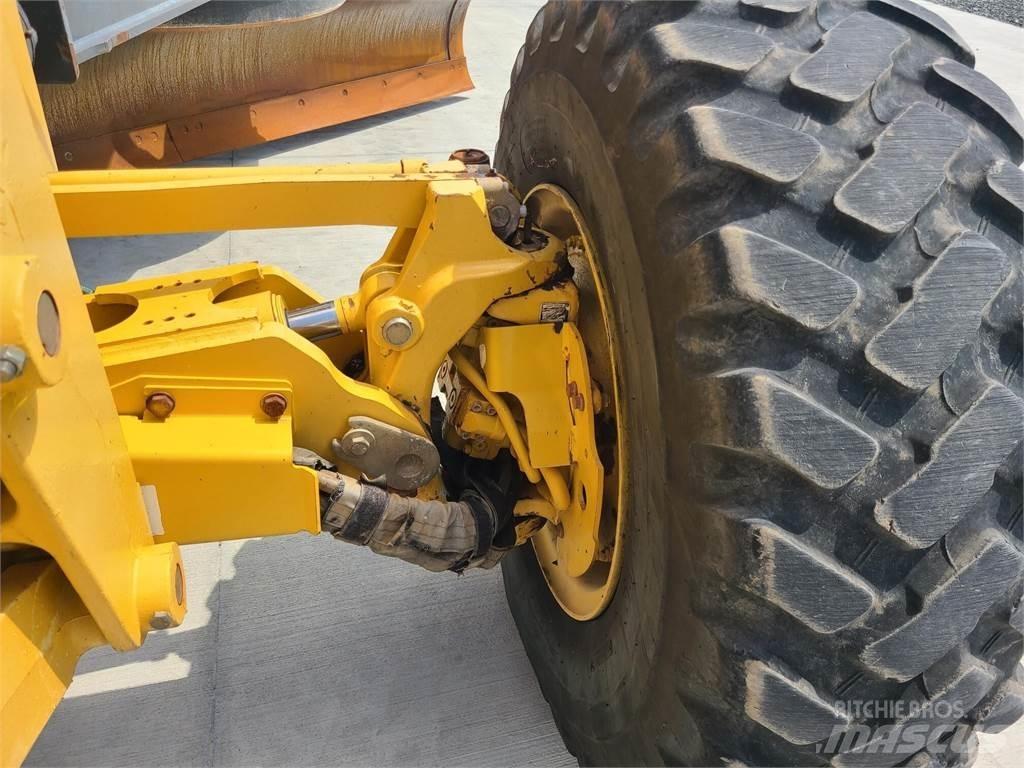 John Deere 672G معدات تمهيد الطرق