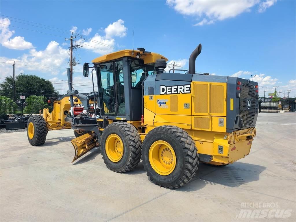 John Deere 672G معدات تمهيد الطرق