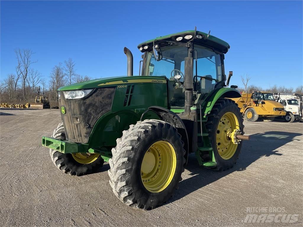 John Deere 7200R الجرارات