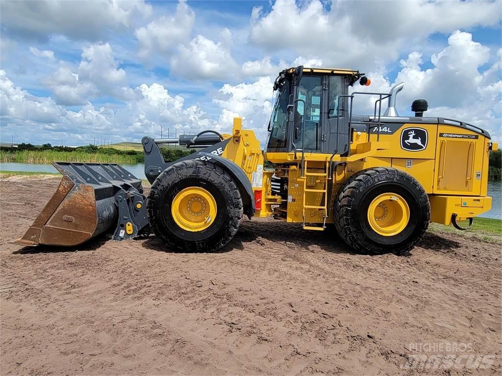 John Deere 744L لوادر بعجل