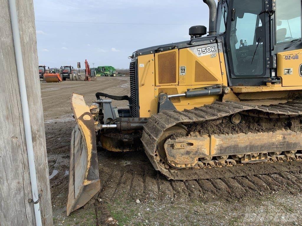 John Deere 750K LGP بلدوزرات مجنزرة