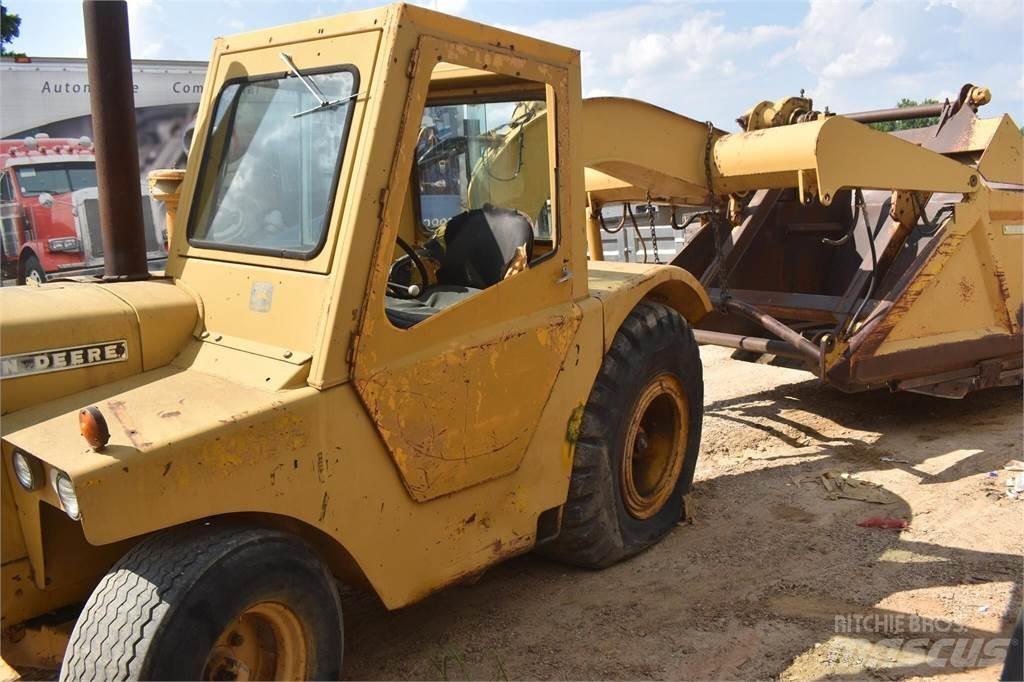 John Deere 760A كاشطات