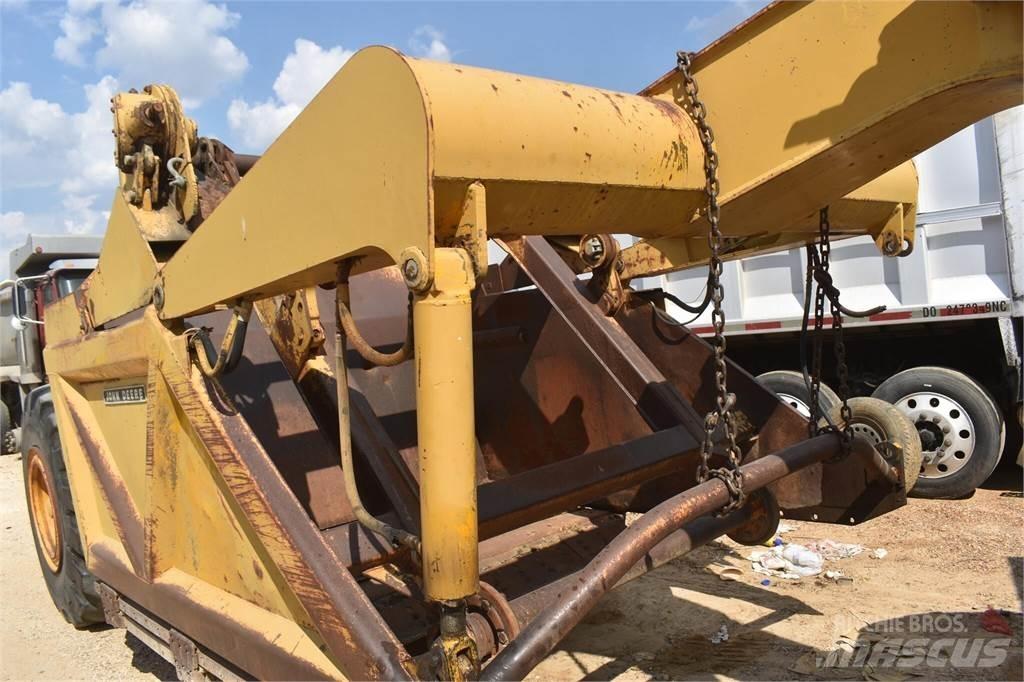 John Deere 760A كاشطات
