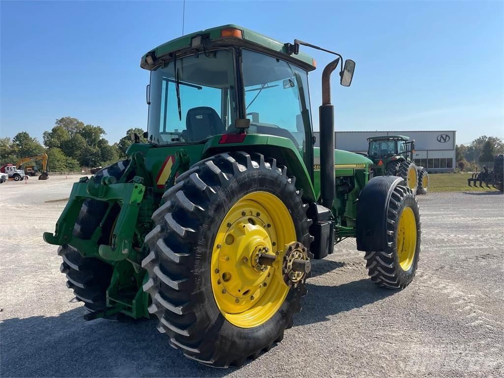 John Deere 8200 الجرارات