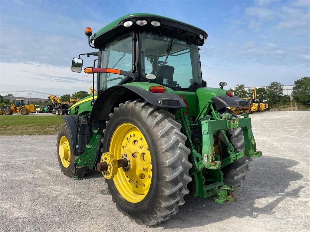 John Deere 8245R الجرارات