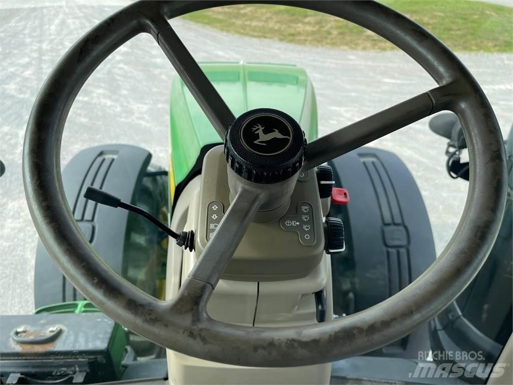 John Deere 8245R الجرارات