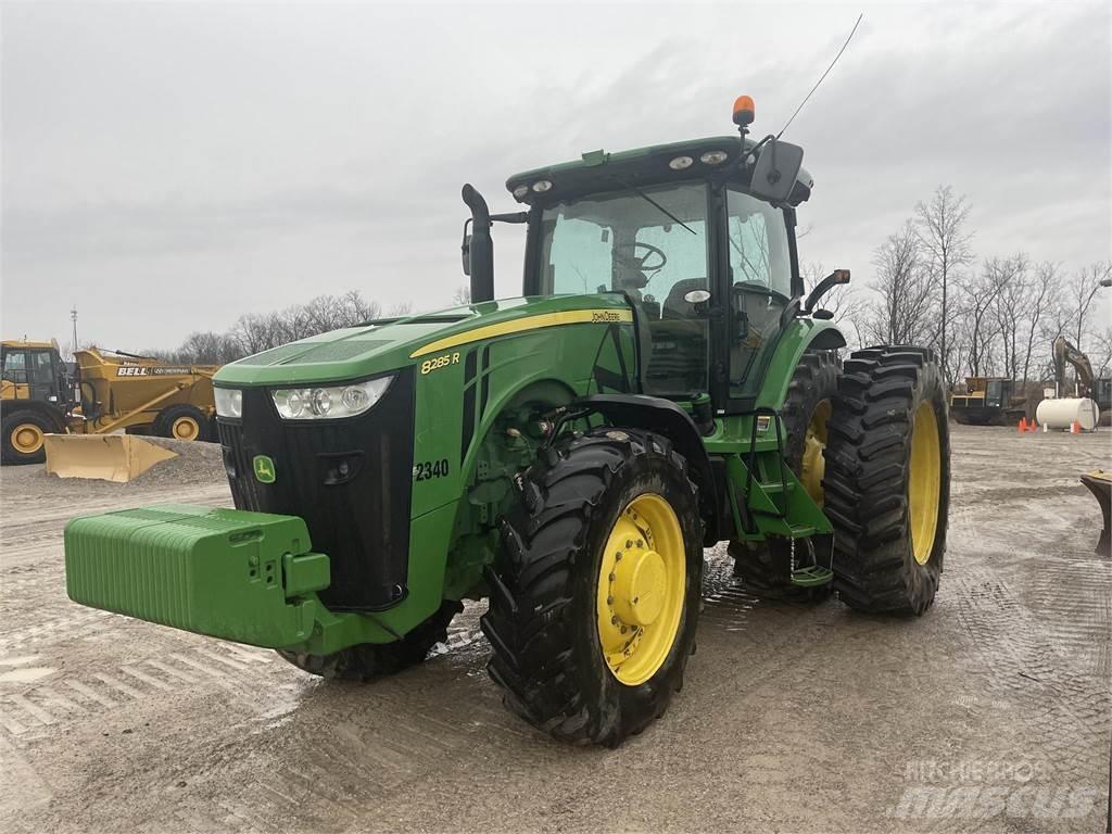 John Deere 8310R الجرارات